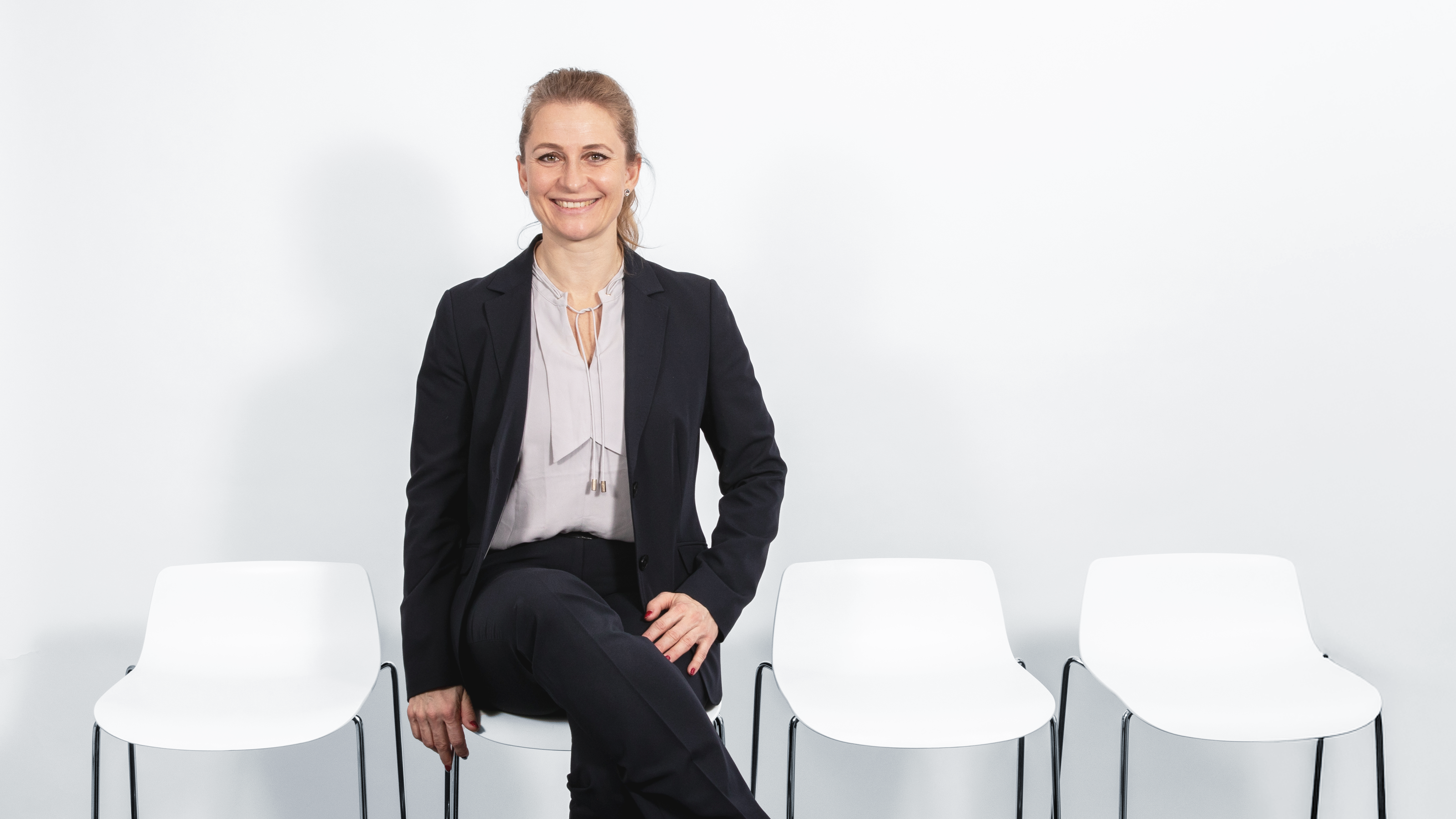 Ines Brückel - 首席财务官 (CFO)