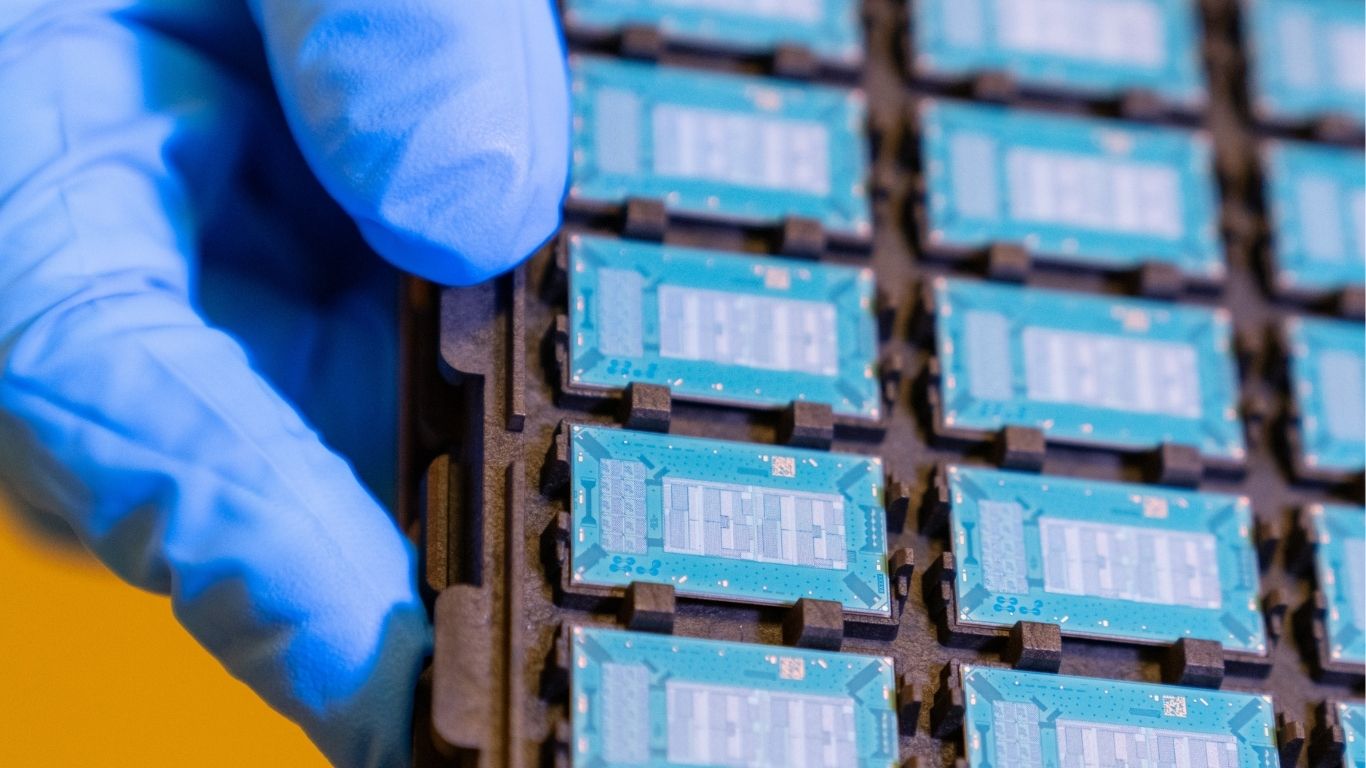 Glass via inspection for sidewall roughness and hidden cracks