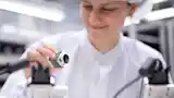 在相机制造过程中,通过多种精密检测保障芯片校准以及性能一致性。