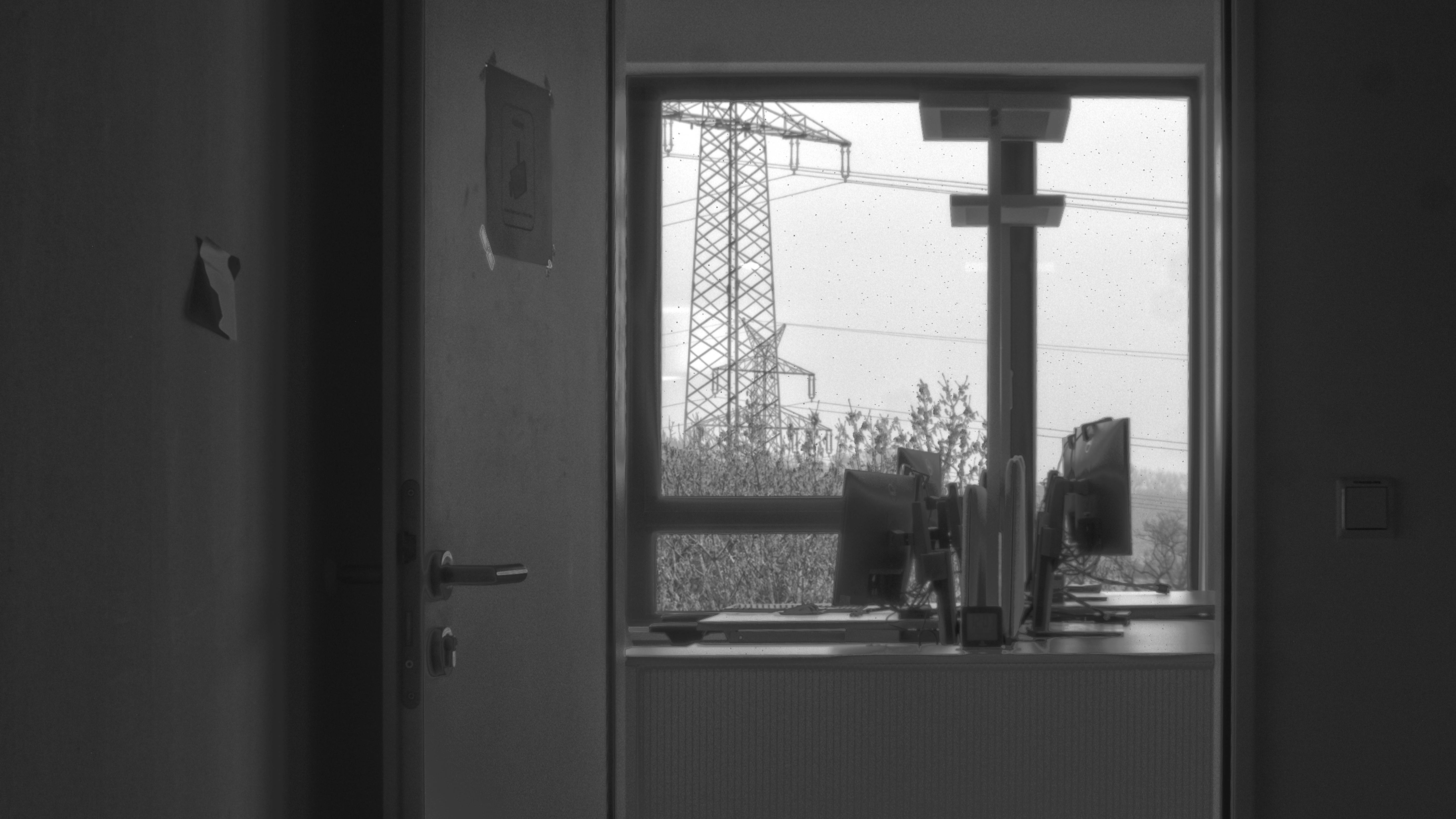 IMX900芯片具有Quad HDR功能，可将动态范围提高到120 dB。