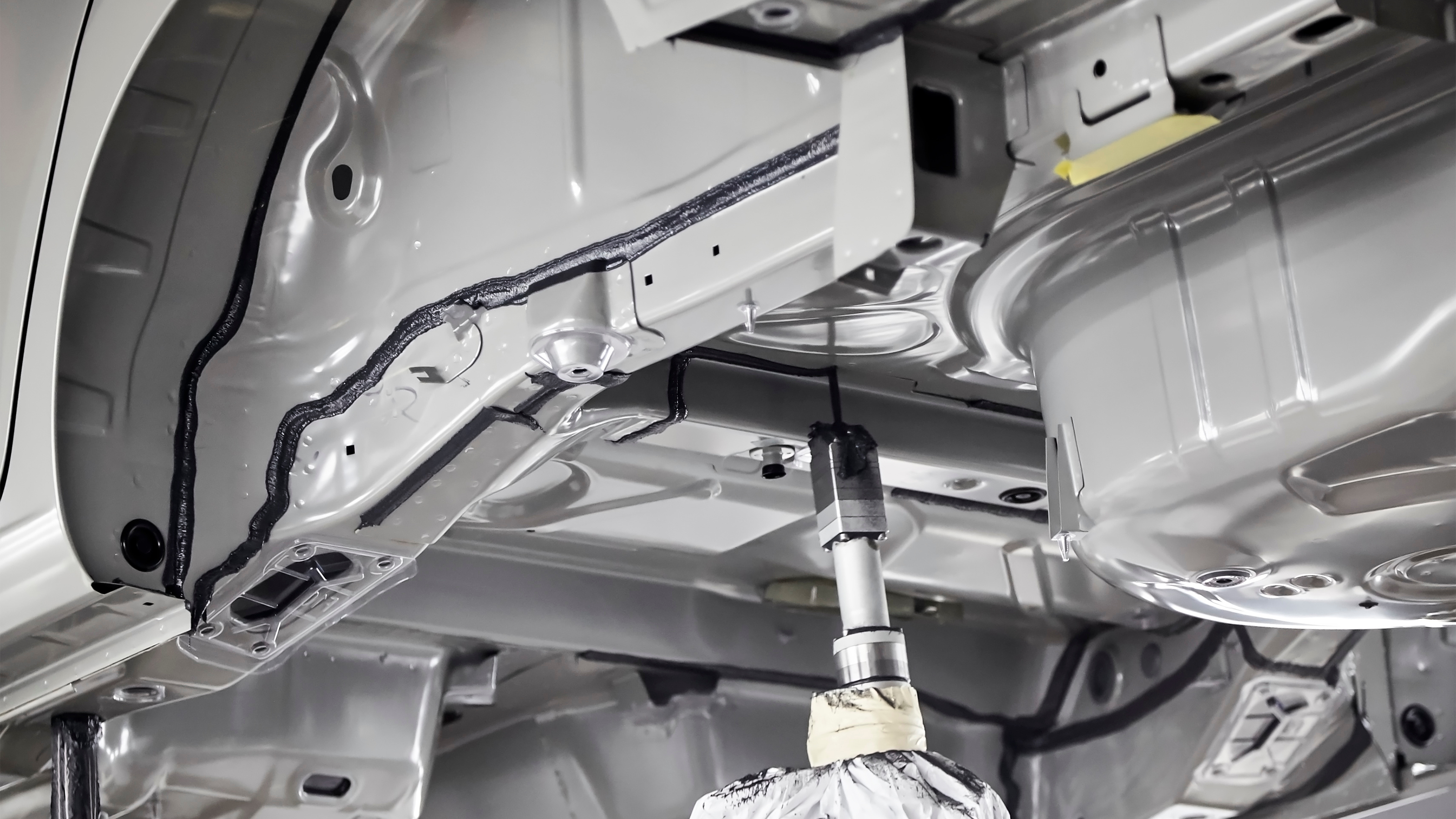 车身部件必须正确涂胶，以避免成本高昂的召回和返工，并充分满足安全要求